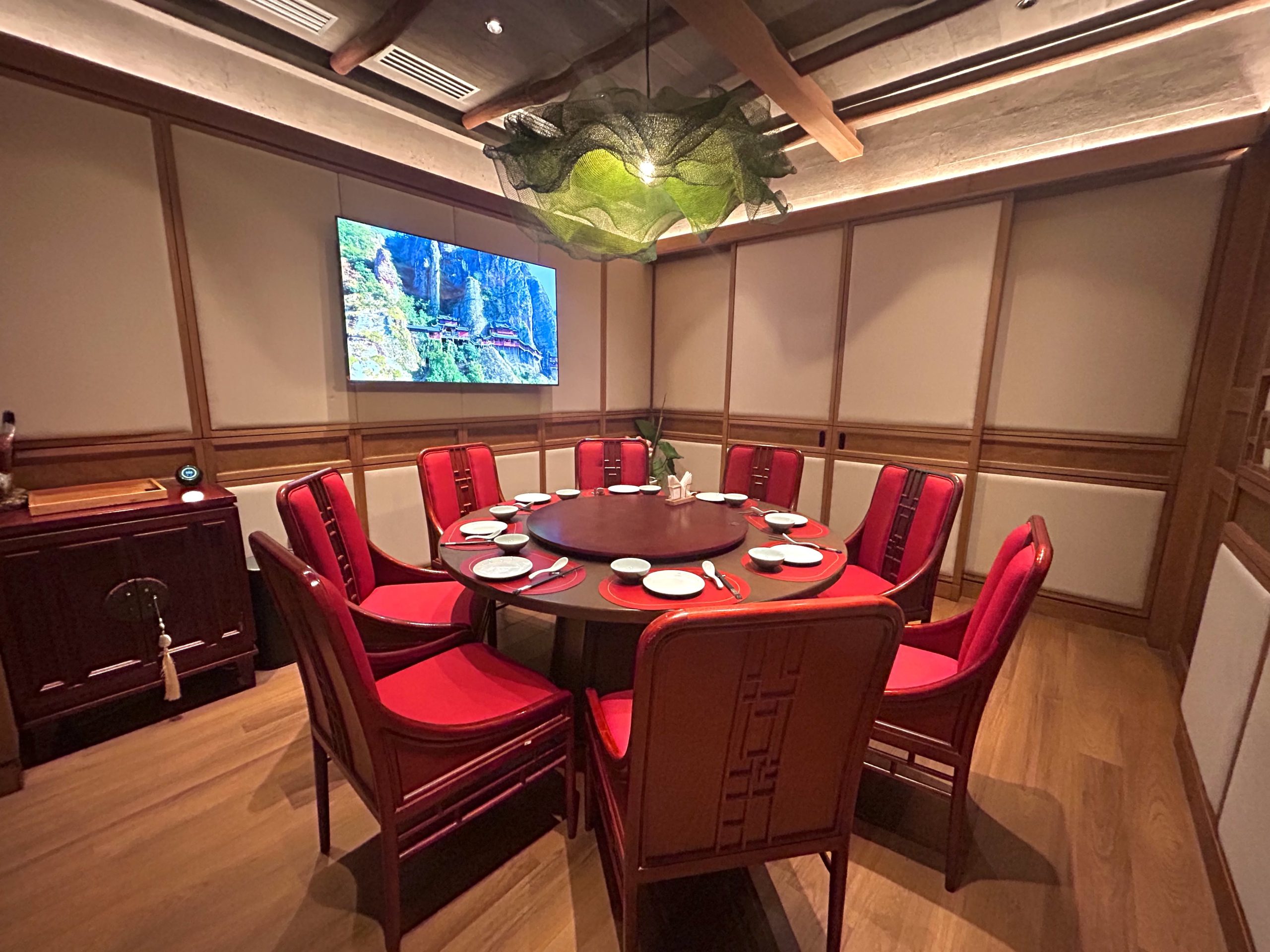 family dining Cantonese restaurant Jakarta near me